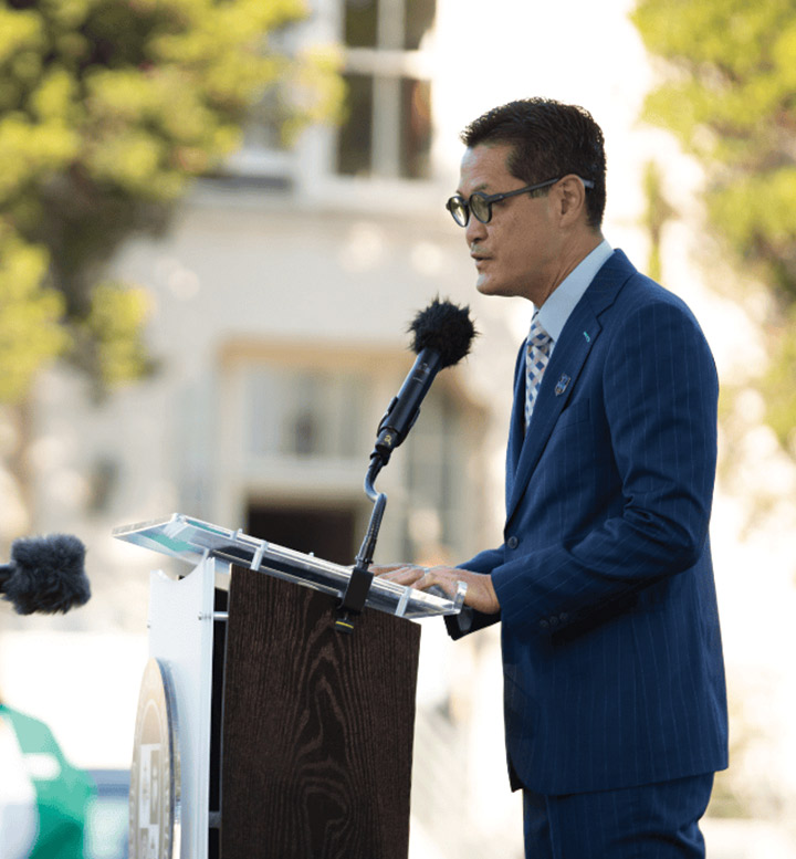 LMU President Thomas Poon, Ph.D., offers welcome remarks to 450 arts educators from LAUSD