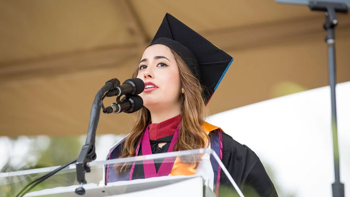 Maria Augusta Diaz delivering the Valedictorian Address