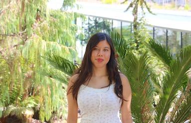 Headshot of Peer Advisor Bella