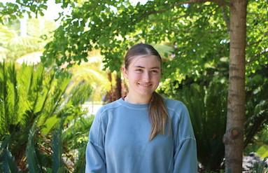 Headshot of Peer Advisor Franki