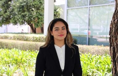 Headshot of Peer Advisor Sara