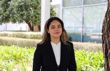 Headshot of Peer Advisor Sara