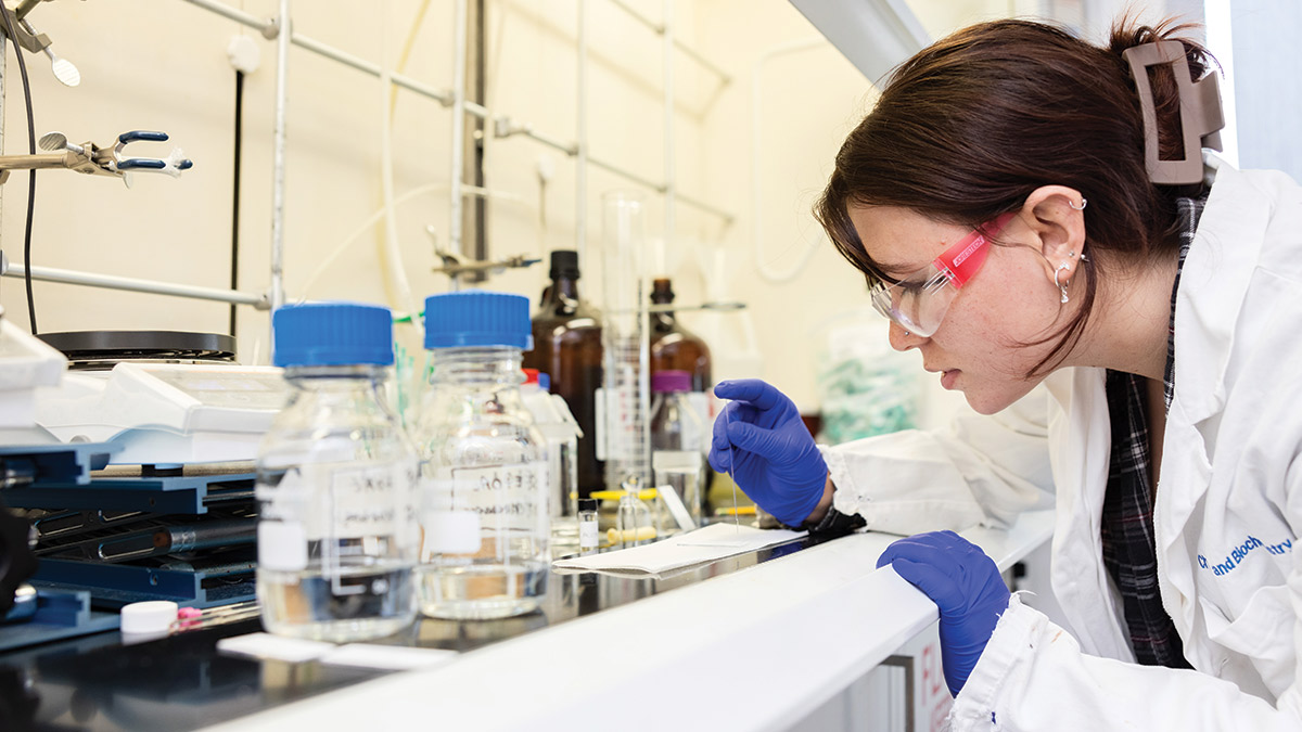 LMU student in a labratory